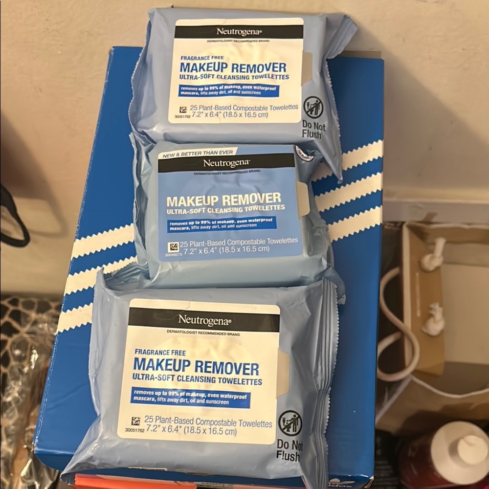 Neutrogena Blue Makeup Remover Towelettes
